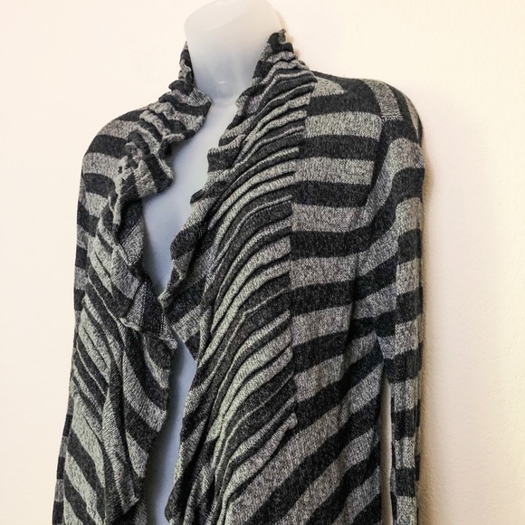 Lucy cardigan size medium - Picture 2 of 4